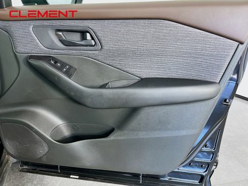 Used 2023 Nissan Rogue S AWD/4WD image 36