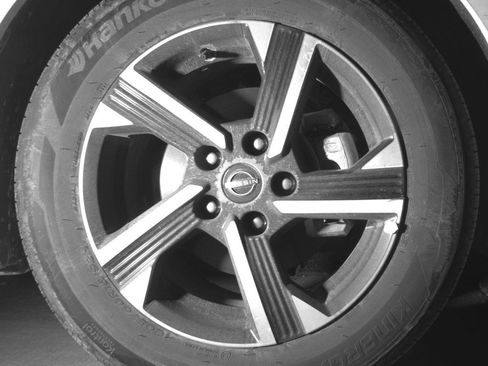 Used 2025 Nissan Sentra SV FWD image 10