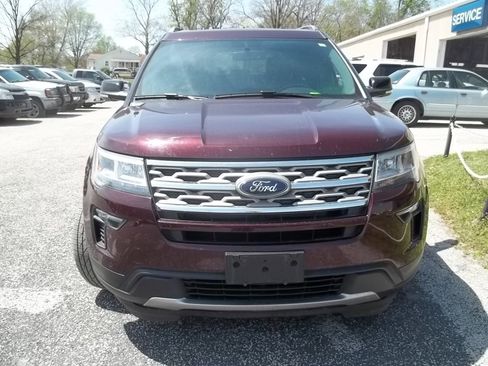 Used 2018 Ford Explorer XLT w/ Equipment Group 202A image 3