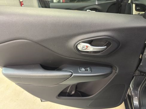 Used 2016 Jeep Cherokee Limited AWD/4WD image 29