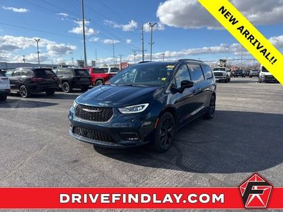 Used 2025 Chrysler Pacifica Limited