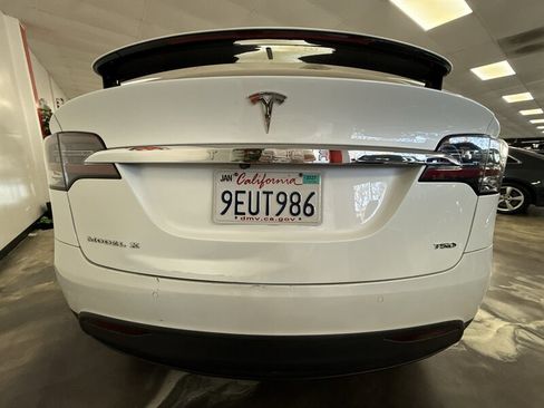 Used 2016 Tesla Model X 75D image 4