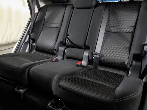 Used 2018 Nissan Rogue SV image 31