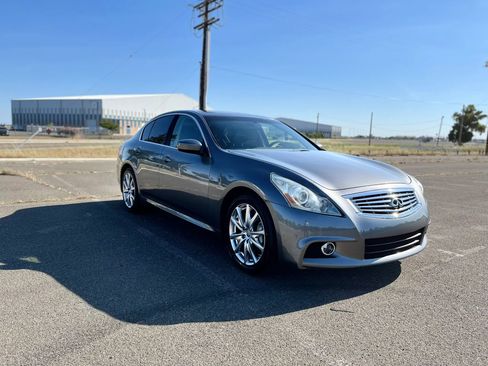 Used 2010 INFINITI G37 Journey w/ Premium Pkg RWD image 3