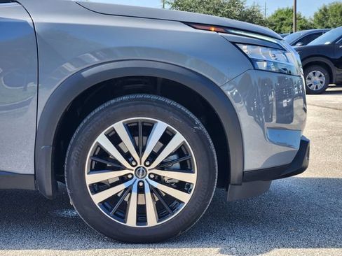 Used 2024 Nissan Pathfinder Platinum w/ Cargo Package FWD image 9