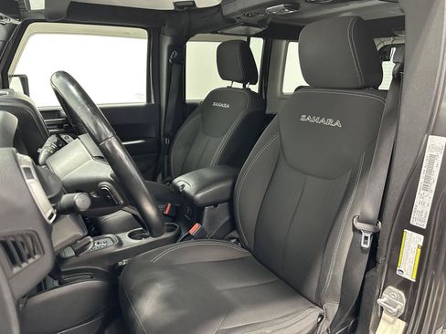 Used 2018 Jeep Wrangler Unlimited Sahara w/ Connectivity Group AWD/4WD image 15