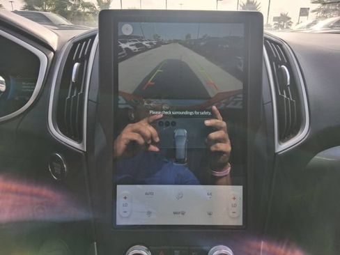Used 2021 Ford Edge SE FWD image 12