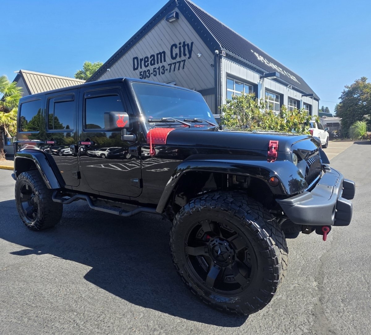 Used 2017 Jeep Wrangler Unlimited Sahara AWD/4WD image 5