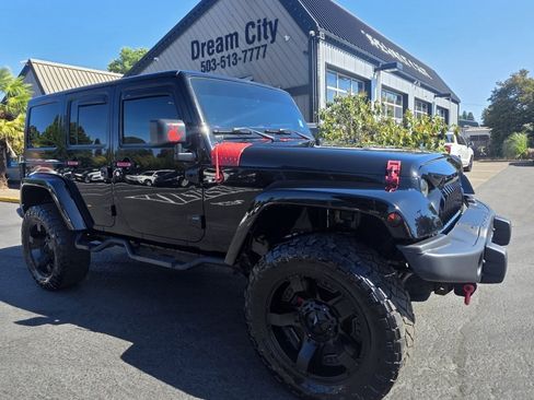 Used 2017 Jeep Wrangler Unlimited Sahara AWD/4WD image 5