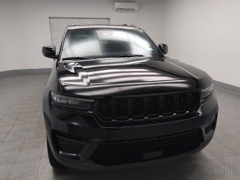 Used 2023 Jeep Grand Cherokee Altitude AWD/4WD image 14