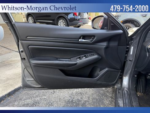 Used 2024 Nissan Altima 2.5 SV image 14