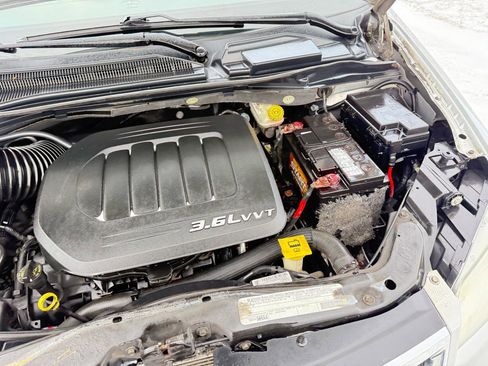 Used 2012 Chrysler Town & Country Touring image 23