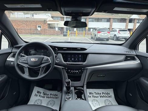 Certified 2024 Cadillac XT5 Luxury w/ LPO, Floor Liner Package AWD/4WD image 33