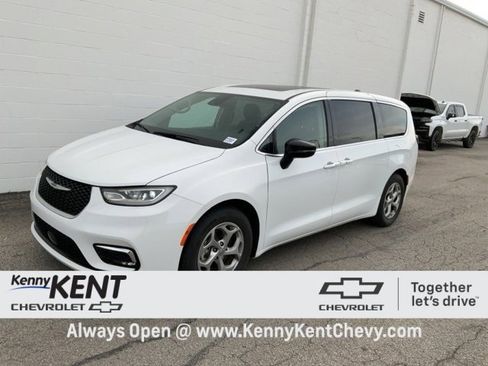 Used 2024 Chrysler Pacifica Limited image 38