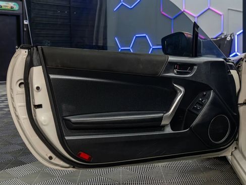 Used 2017 Toyota 86 image 9