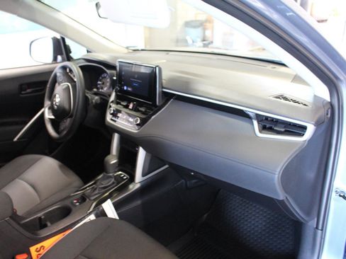 Used 2025 Toyota Corolla Cross LE image 15