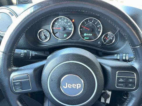 Used 2014 Jeep Wrangler Unlimited Sahara image 14