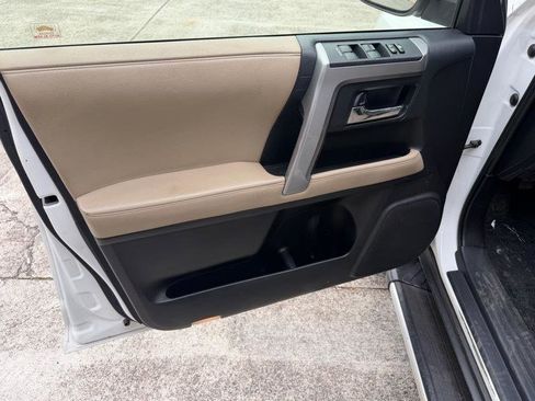 Used 2017 Toyota 4Runner SR5 AWD/4WD image 20