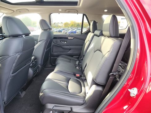 New 2025 Honda Pilot Touring image 6
