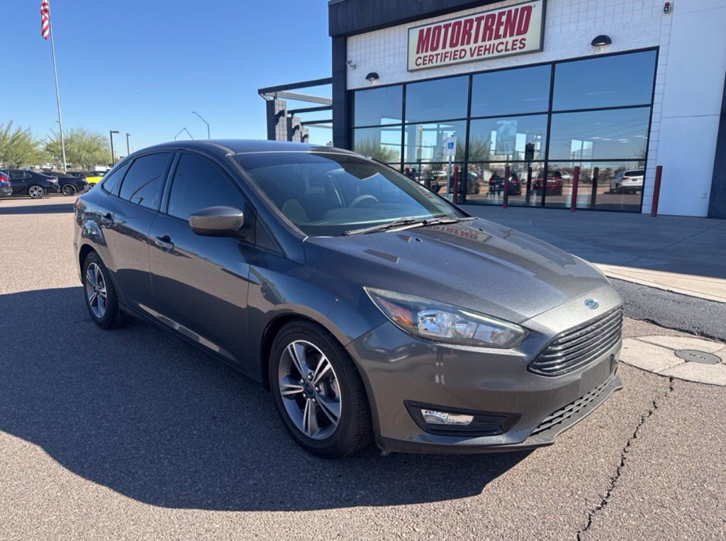 Used 2018 Ford Focus SE w/ SE Appearance Package FWD image 1