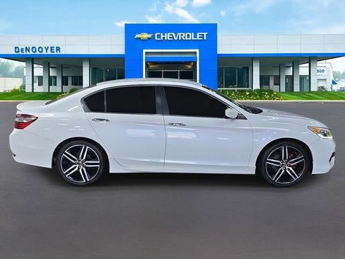 Used 2017 Honda Accord Sport image 5