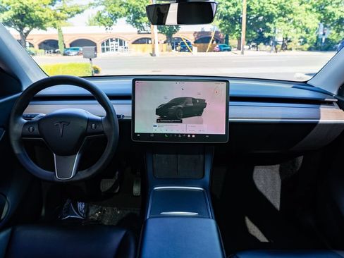 Used 2022 Tesla Model Y Long Range AWD/4WD image 9