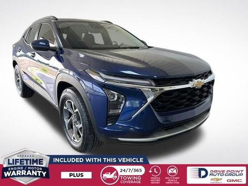 Used 2024 Chevrolet Trax LT FWD image 1