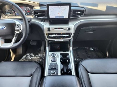 Used 2023 Ford Explorer XLT w/ Equipment Group 202A AWD/4WD image 14