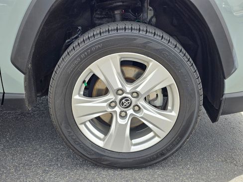 Used 2021 Toyota RAV4 XLE w/ XLE Grade Weather Package AWD/4WD image 9