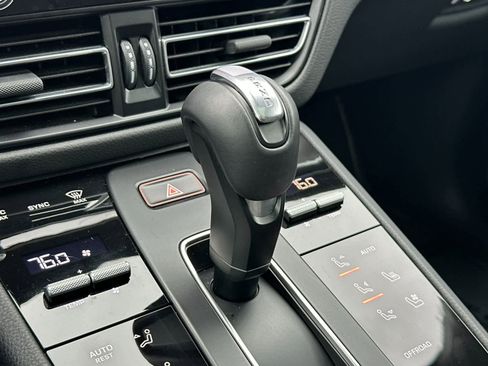 Used 2025 Porsche Macan image 25