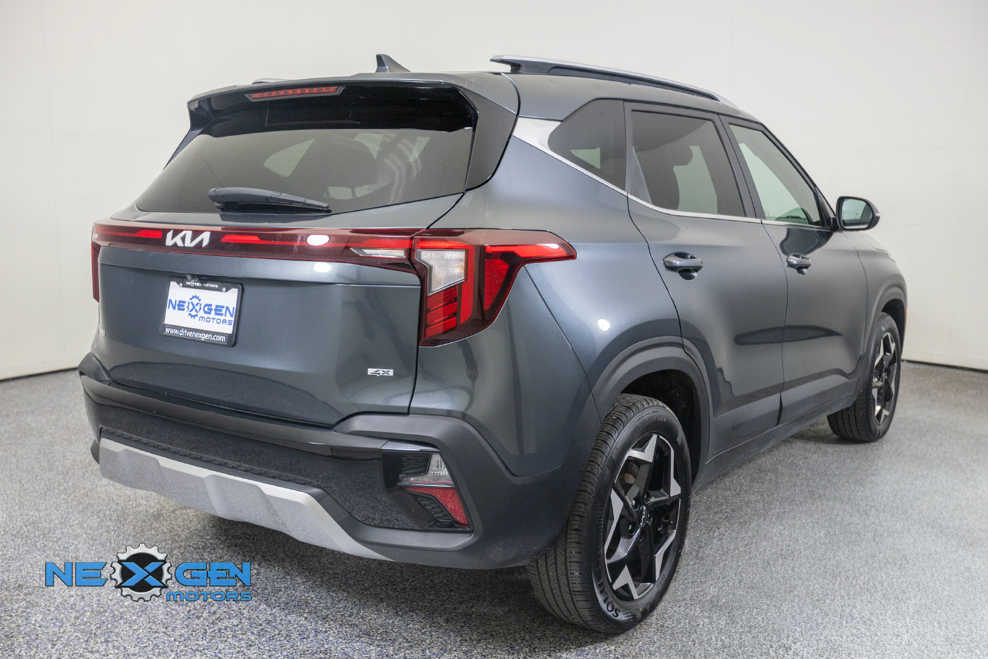 Used 2024 Kia Seltos EX AWD/4WD image 40