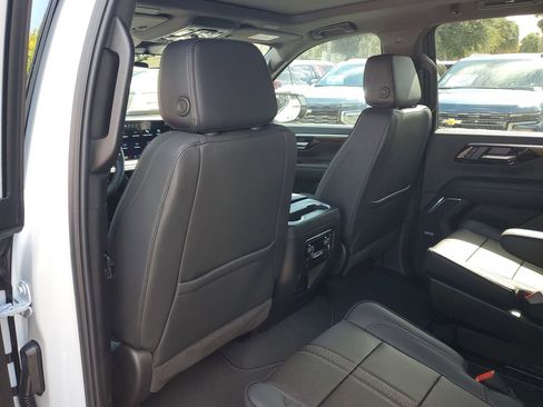 New 2026 Chevrolet Suburban High Country w/ Sun And Tow Package RWD image 10