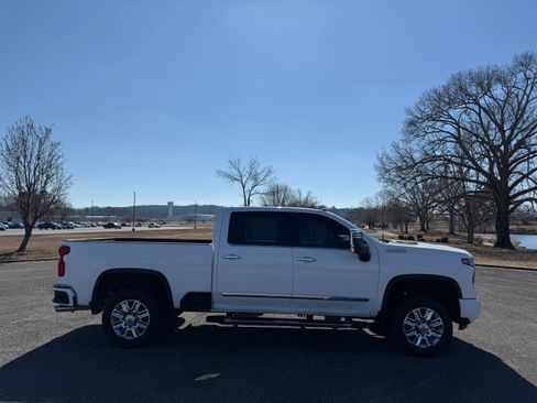 Used 2024 Chevrolet Silverado 3500 High Country w/ High Country Premium Package image 6