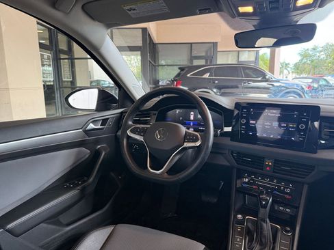 Used 2025 Volkswagen Jetta SE image 28