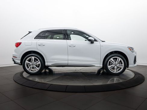 Certified 2023 Audi Q3 2.0T Premium AWD/4WD image 3