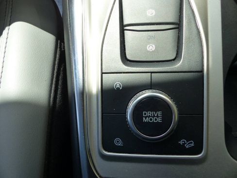 Used 2021 Ford Explorer XLT w/ Equipment Group 202A AWD/4WD image 35