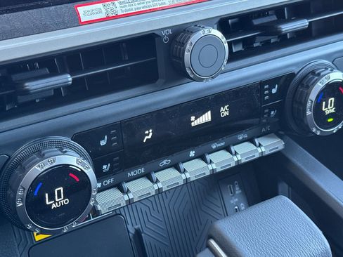 Certified 2025 Toyota Tacoma Limited image 27