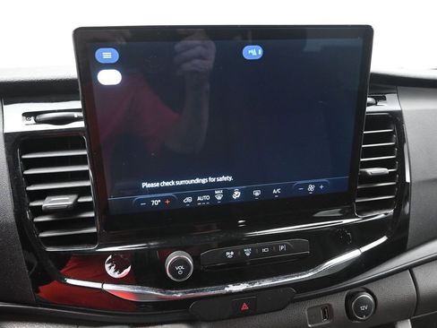 Used 2023 Ford Transit 350 XLT image 9