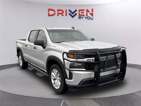 Used 2021 Chevrolet Silverado 1500 Custom RWD image 2