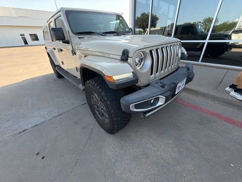 Used 2020 Jeep Gladiator Overland AWD/4WD image 3