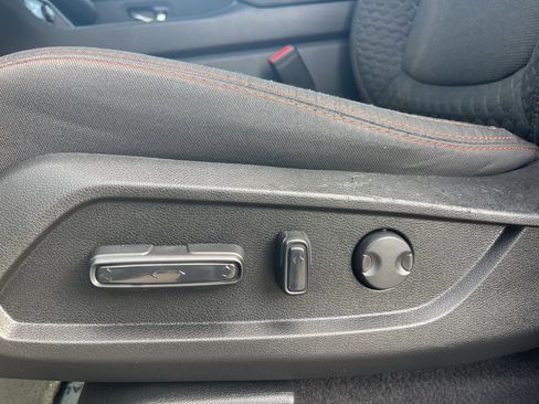 Used 2025 Honda Pilot Sport image 11