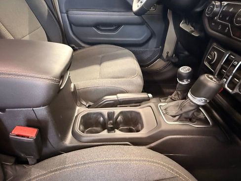 Used 2026 Jeep Wrangler Unlimited Sahara AWD/4WD image 31