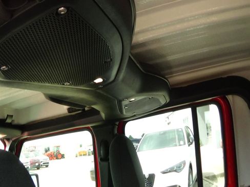 Certified 2024 Jeep Gladiator Sport AWD/4WD image 13