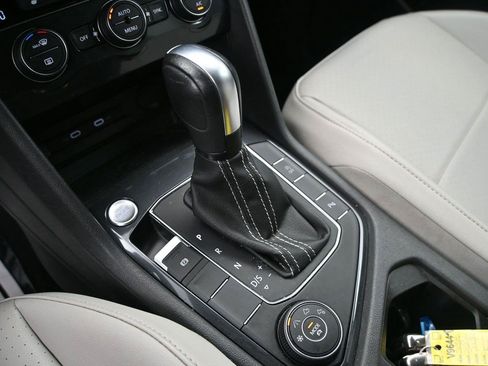Used 2021 Volkswagen Tiguan SE R-Line AWD/4WD image 4