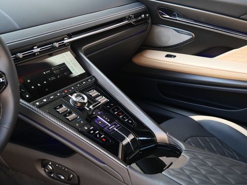 Used 2025 Aston Martin DB12 Coupe RWD image 10