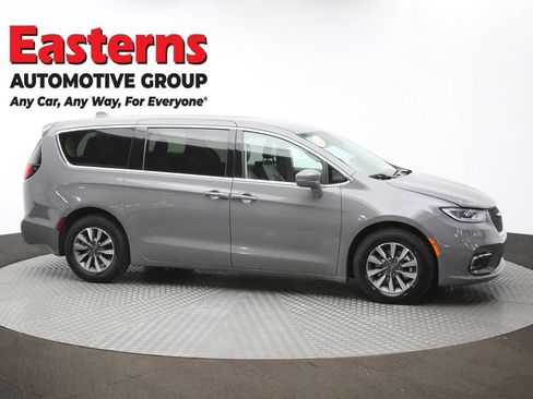 Used 2022 Chrysler Pacifica Touring-L FWD image 47
