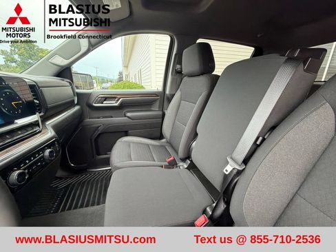 Used 2023 Chevrolet Silverado 1500 LT AWD/4WD image 31