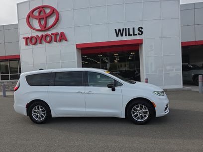Used 2024 Chrysler Pacifica Touring-L