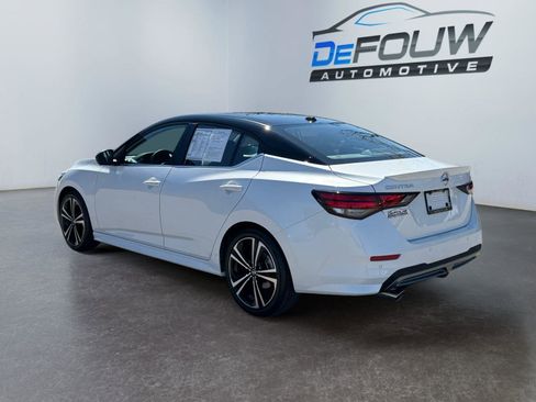 Used 2023 Nissan Sentra SR w/ SR Premium Package FWD image 5