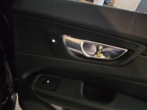 Certified 2025 Volvo XC60 B5 Ultra AWD/4WD image 10